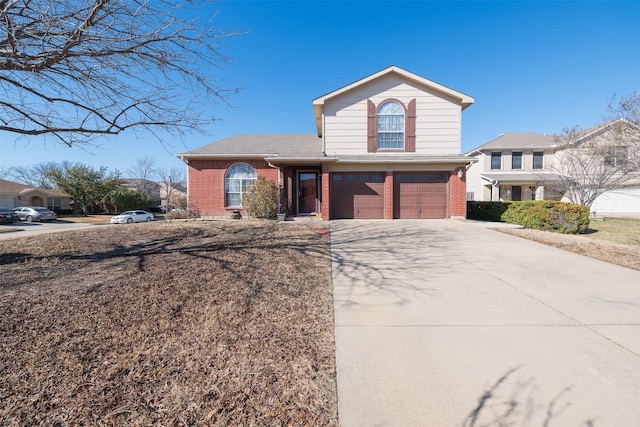 view of front property featuring a garage