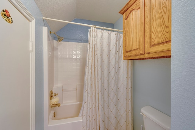 bathroom featuring shower / bathtub combination with curtain, a textured ceiling, vaulted ceiling, and toilet