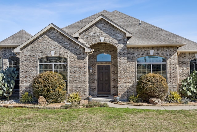 view of front of house with a front lawn