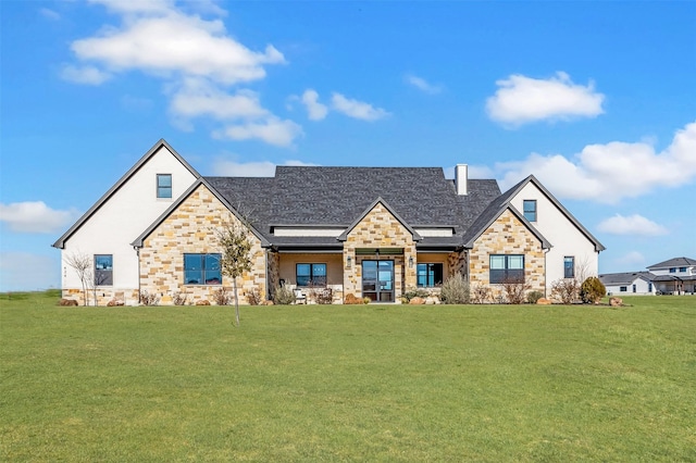 craftsman inspired home featuring a front yard