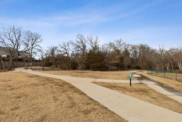 view of property's community featuring a lawn