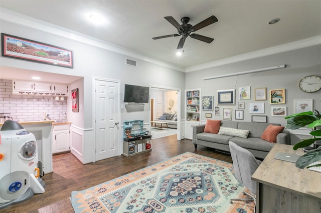 living room featuring crown molding, dark hardwood / wood-style floors, and ceiling fan