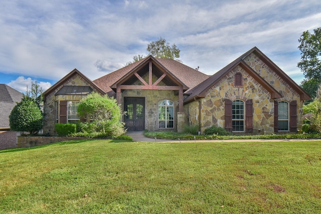 view of front facade featuring a front yard