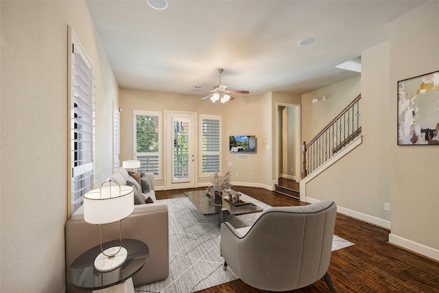 living room with dark wood-type flooring and ceiling fan