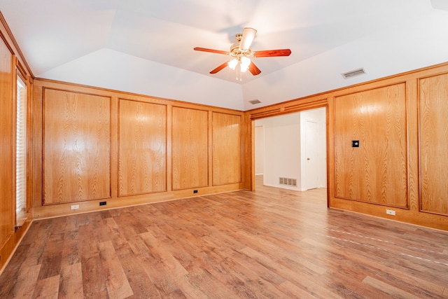 unfurnished bedroom featuring vaulted ceiling, light hardwood / wood-style floors, a closet, and ceiling fan