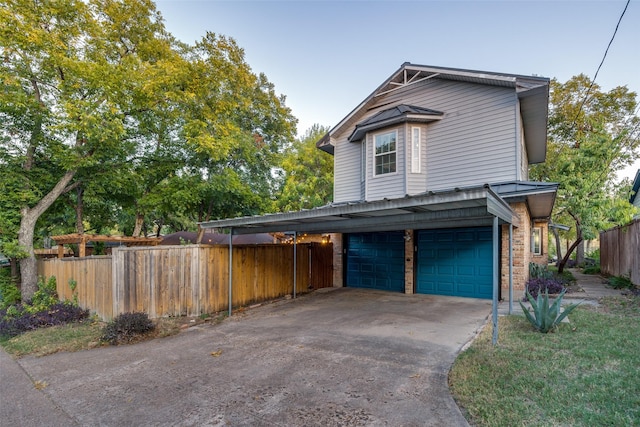 view of front facade featuring a garage