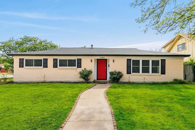 single story home with a front yard