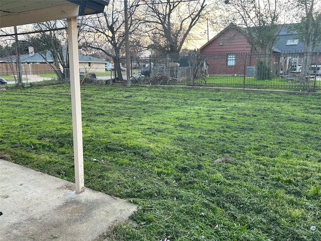 view of yard with a patio