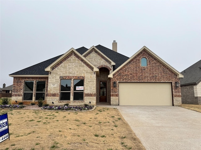 view of front facade with a garage