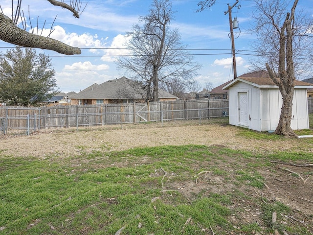 view of yard with a shed