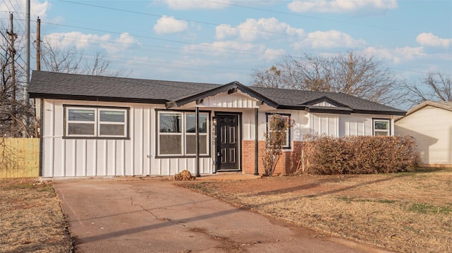 view of front of property