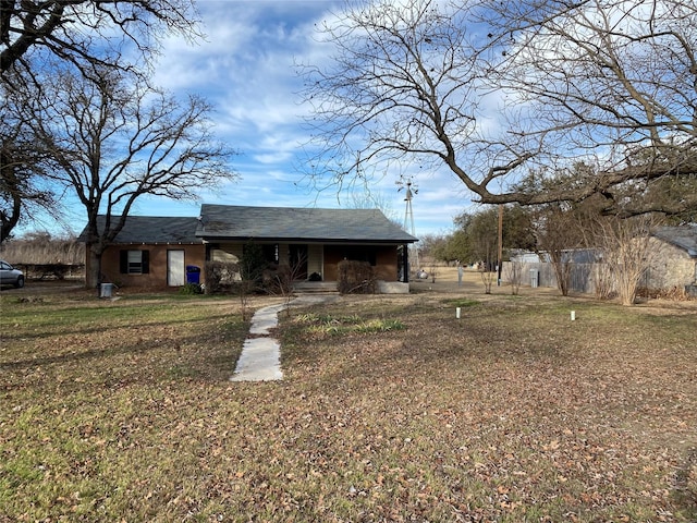 view of front facade with a front lawn