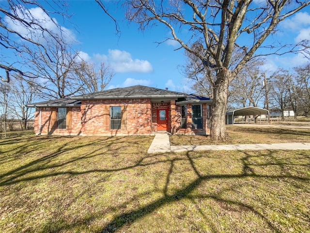 view of front of property with a carport and a front lawn