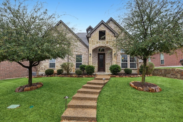 view of front of property with a front yard