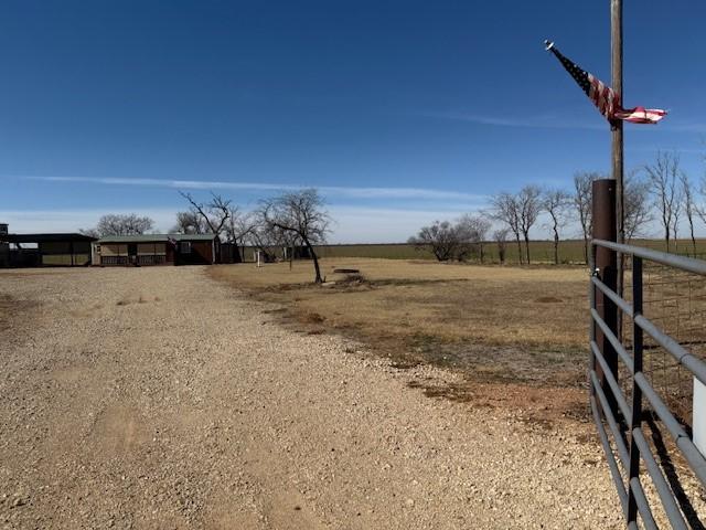 view of yard featuring a rural view