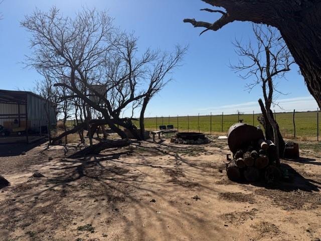 view of yard featuring a rural view