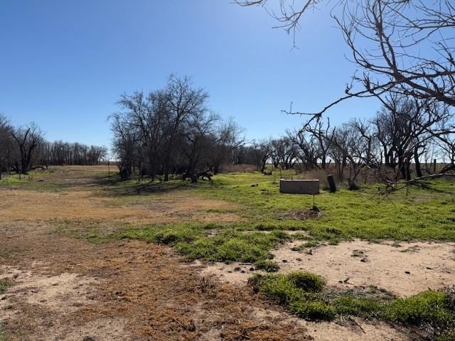 view of yard featuring a rural view