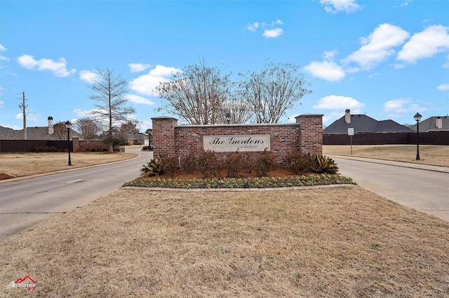 community / neighborhood sign with a lawn