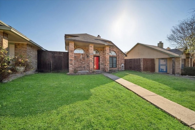 view of front facade featuring a front lawn