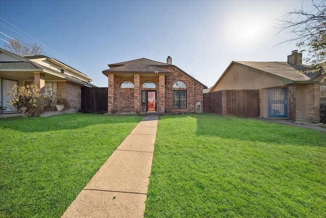 view of front facade featuring a front lawn