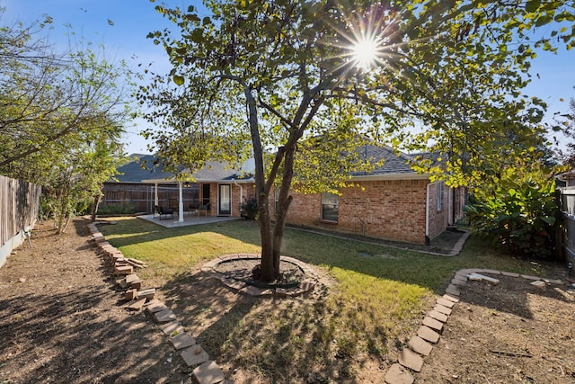 view of yard featuring a patio