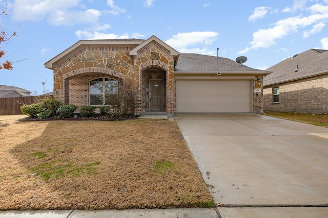 view of front of home featuring a garage and a front yard