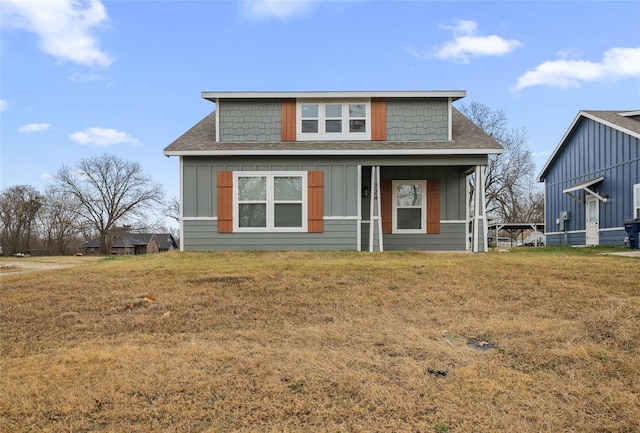 view of front facade with a front lawn