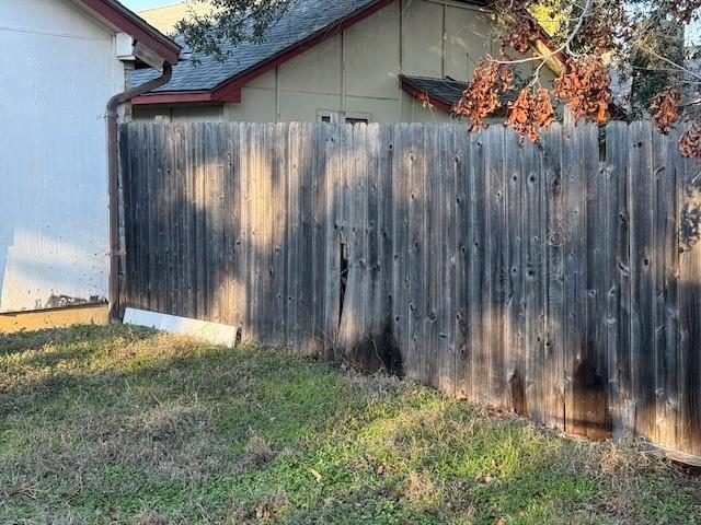 exterior space featuring a lawn