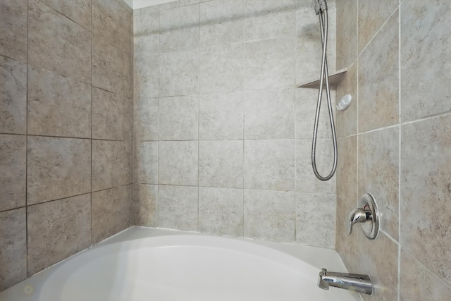 full bath with shower / bathtub combination