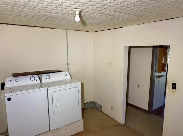 washroom with washing machine and dryer