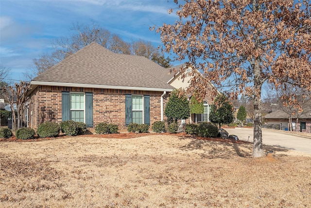 view of front of house featuring a front yard