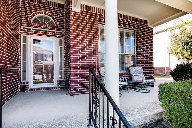 entrance to property featuring covered porch