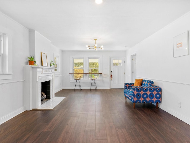 living area featuring dark wood-type flooring and an inviting chandelier