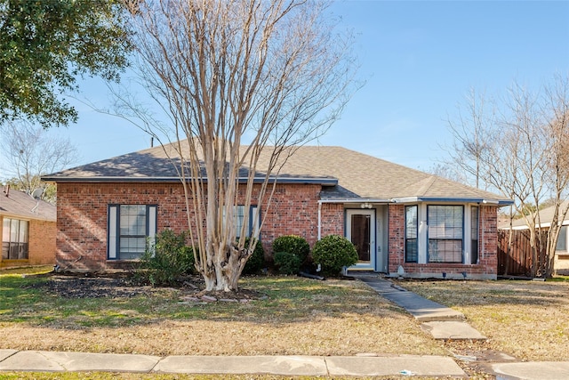 ranch-style house featuring a front lawn