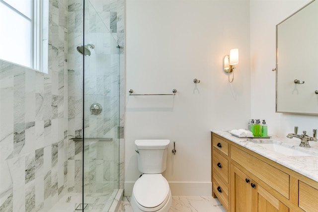 bathroom featuring tiled shower, vanity, and toilet