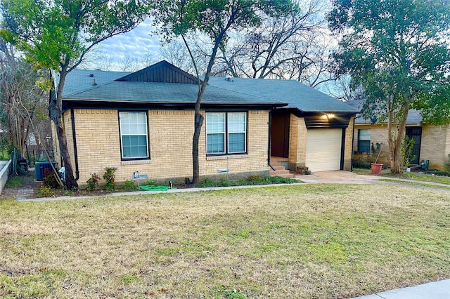 view of front of property featuring a garage and a front lawn