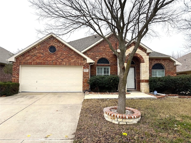 view of front facade featuring a garage