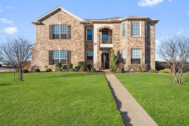 view of front of property featuring a front lawn