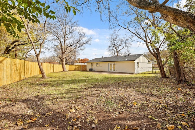 view of yard with a patio area