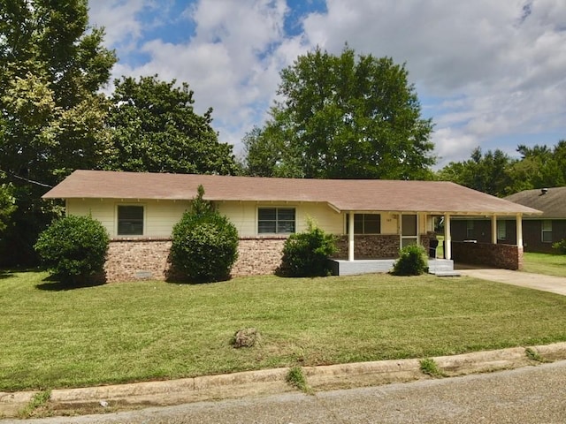 ranch-style house featuring a front lawn