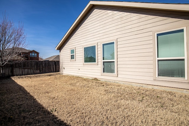 view of side of property featuring a lawn