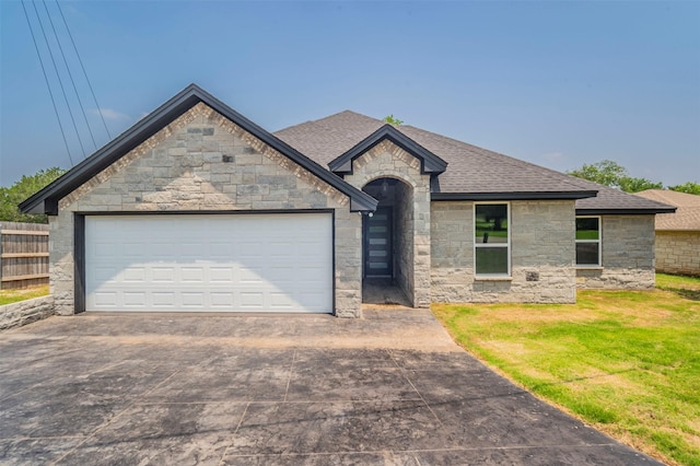 view of front facade featuring a garage and a front lawn