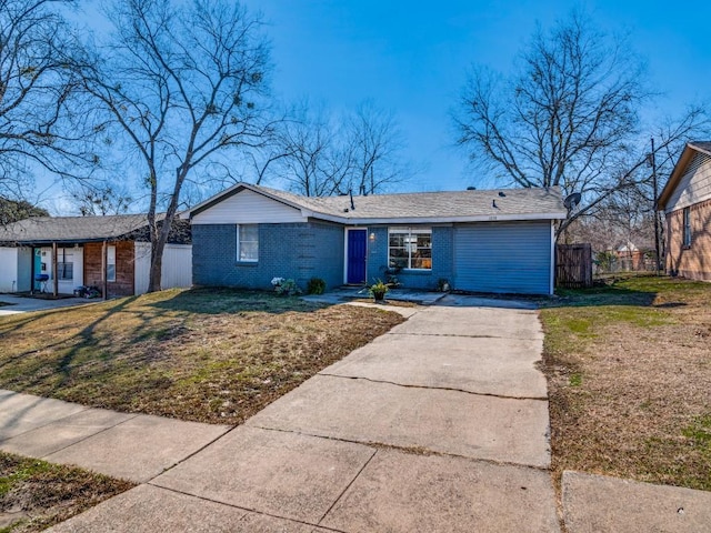 ranch-style house featuring a front lawn