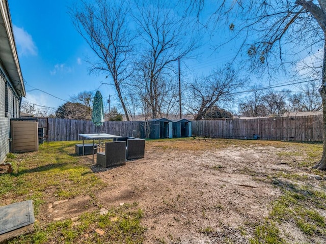 view of yard with a shed