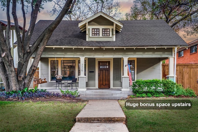 view of front of property featuring a lawn and covered porch