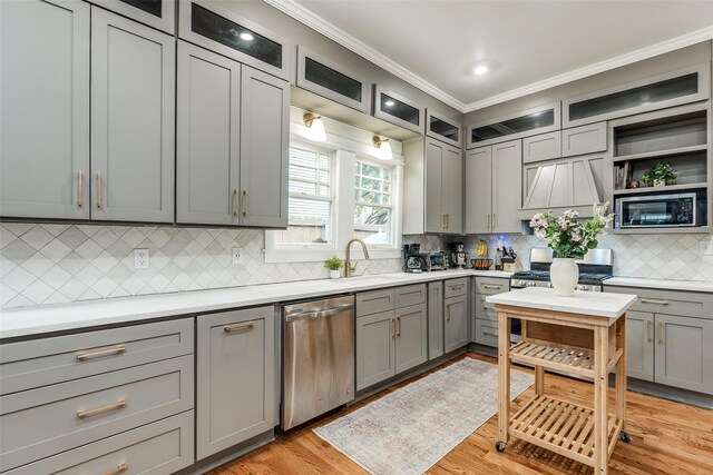 kitchen featuring gray cabinetry, sink, stainless steel appliances, and light wood-type flooring