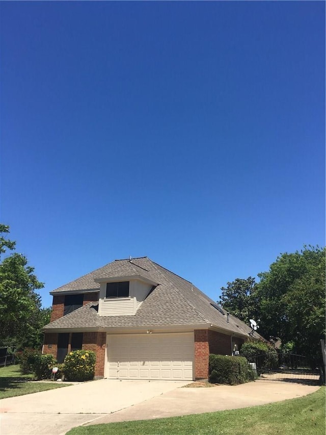 view of front of property featuring a garage and a front yard