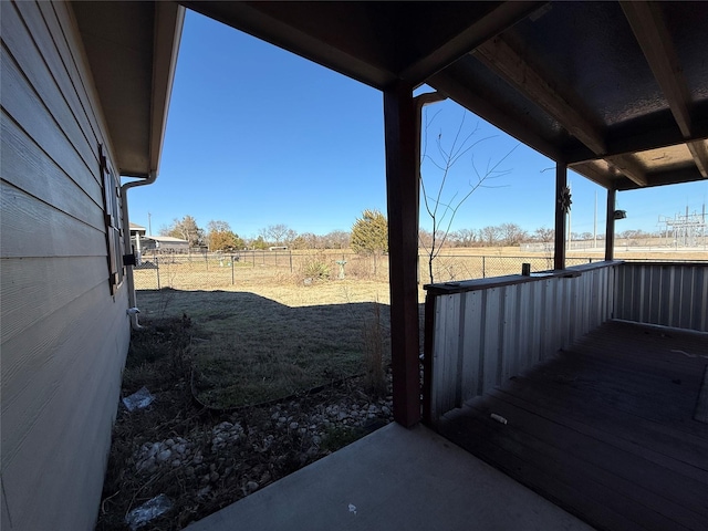 view of yard featuring a rural view