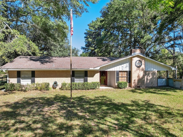 single story home featuring a front yard