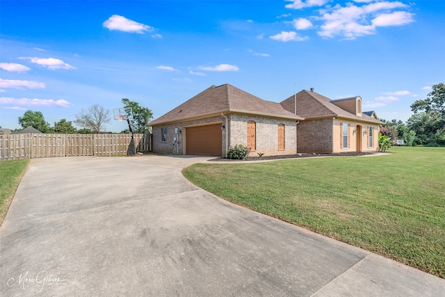 view of front facade with a garage and a front yard